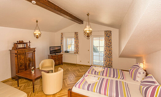 Doppelzimmer mit Aufbettungsmöglichkeit in Pension ANKER - Rügen, Binz Doppelzimmer-groß mit Aufbettungsmöglichkeit, kleiner Sitzecke, Balkon - Rügen, Binz